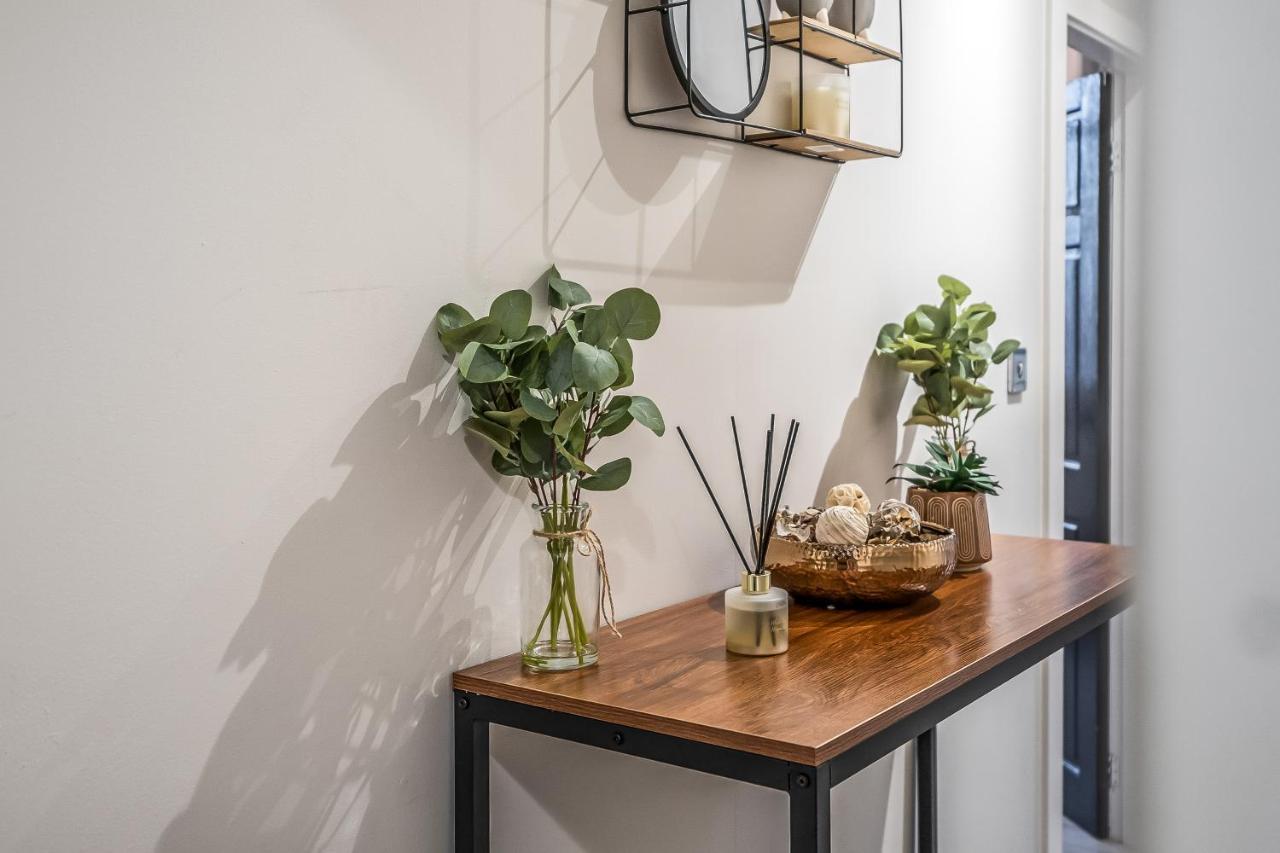 Private Ground Floor Main Door Entrance - Spacious 2 Bedroom Property - The Shore, Leith Edinburgh Exteriér fotografie