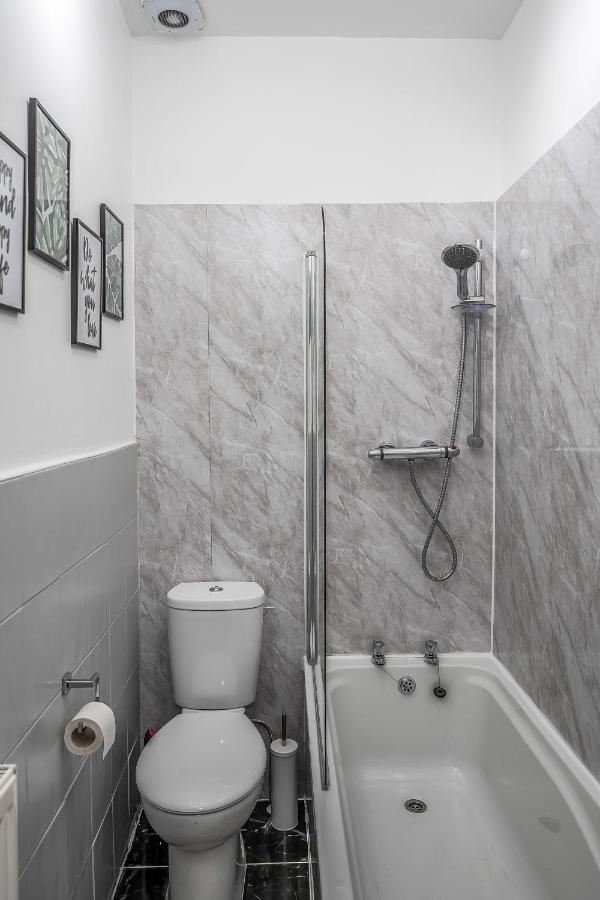 Private Ground Floor Main Door Entrance - Spacious 2 Bedroom Property - The Shore, Leith Edinburgh Exteriér fotografie